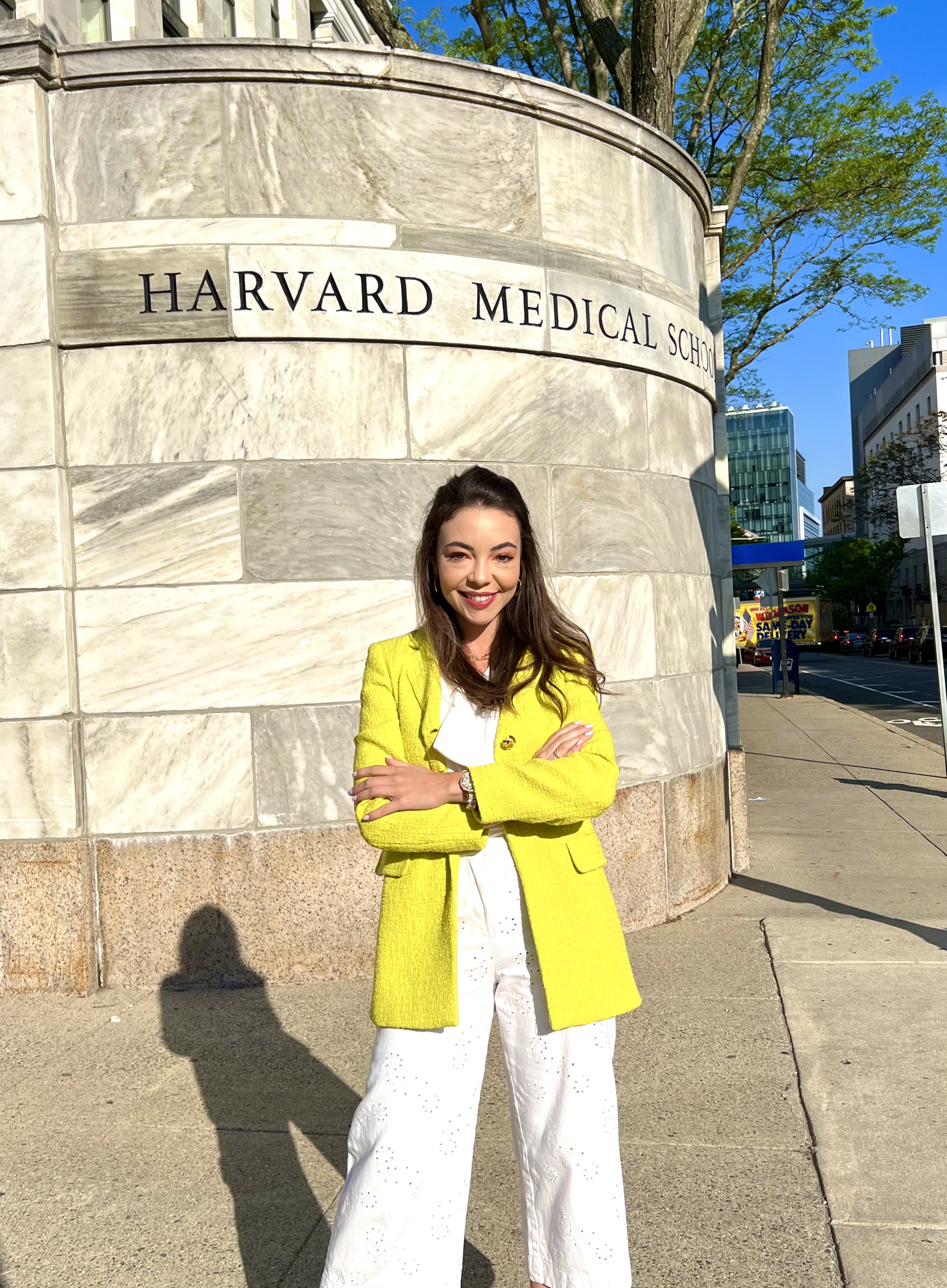 [Foto da Dra. Betina em Harvard]