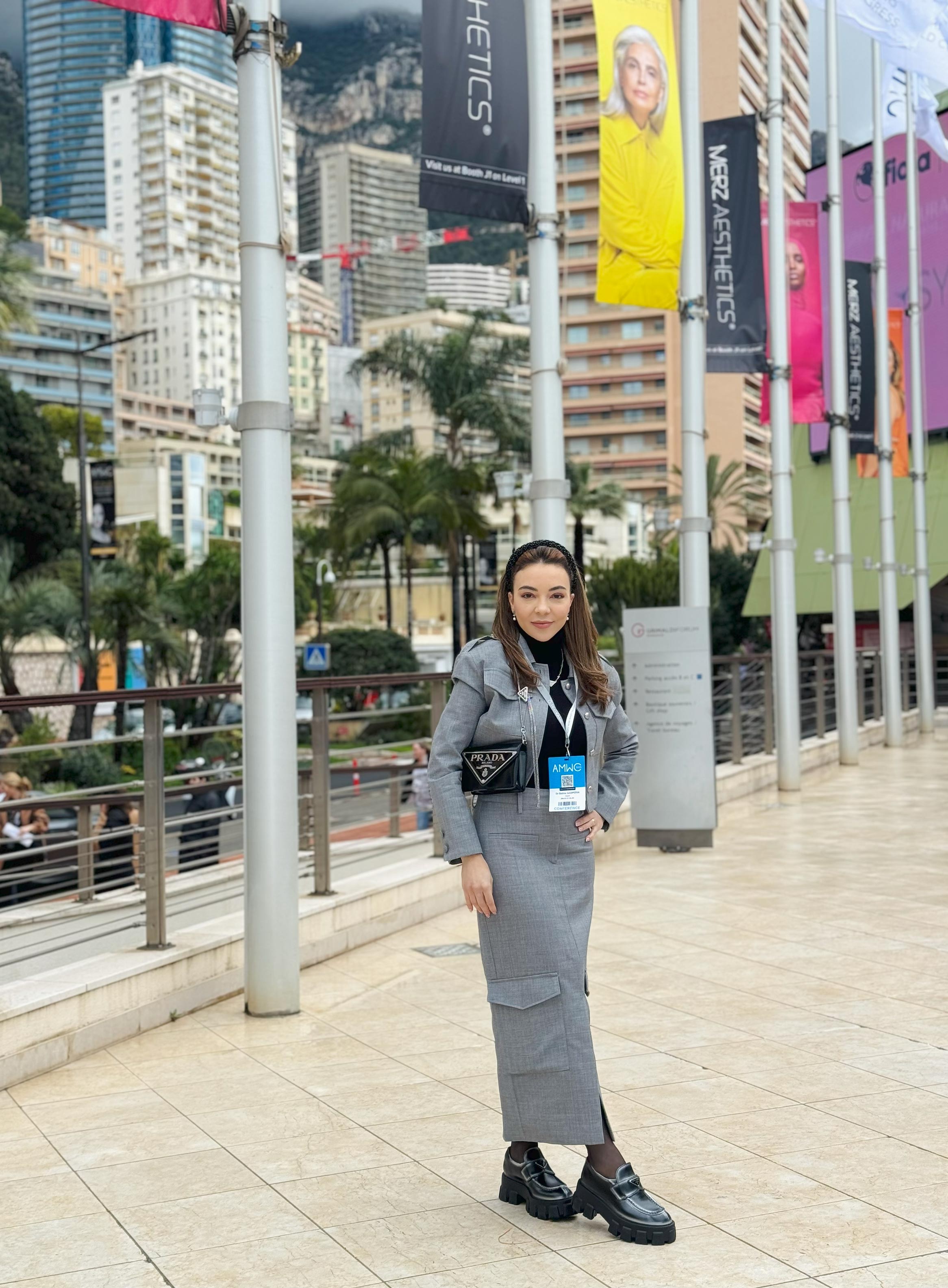 [Foto da Dra. Betina no AMWC Mônaco]